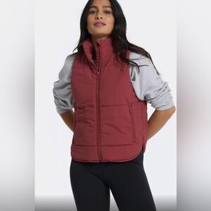 Vuori Canyon Insulated Vest in Currant small